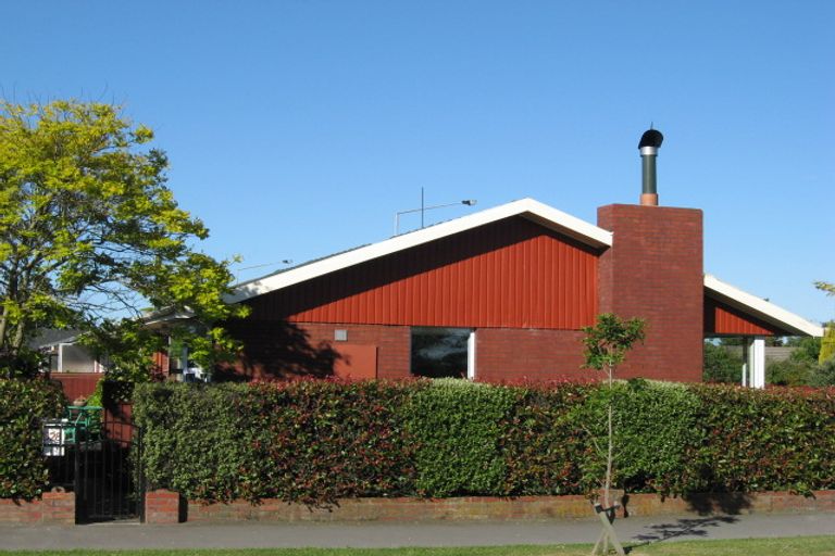 Photo of property in 328 Memorial Avenue, Burnside, Christchurch, 8053