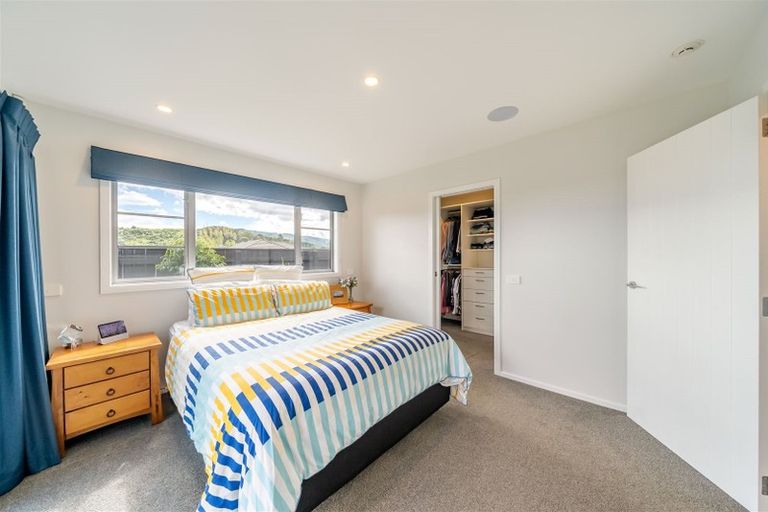 Photo of property in 77 Sunstone Crescent, Timberlea, Upper Hutt, 5018