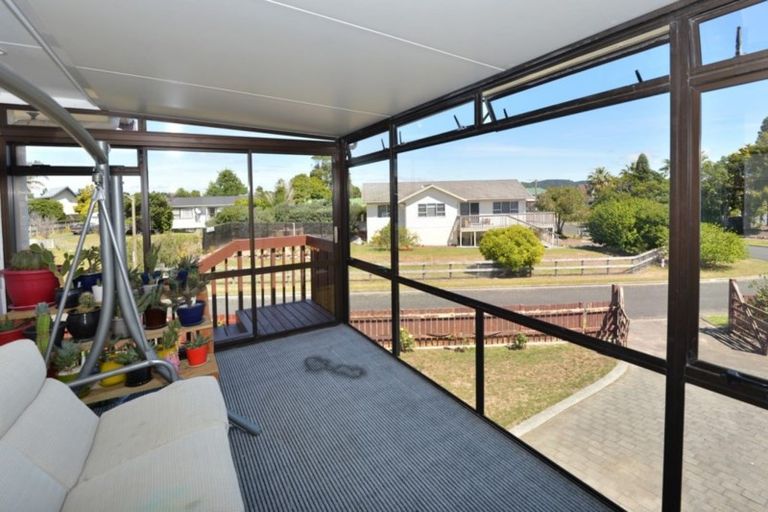 Photo of property in 28 Manaia View Road, One Tree Point, 0118