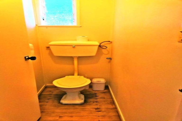 Photo of property in 71 Chivalry Road, Glenfield, Auckland, 0629