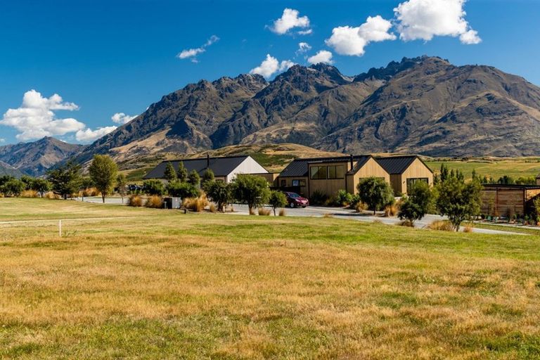 Photo of property in 28 Cunninghams Drive, Jacks Point, Queenstown, 9371