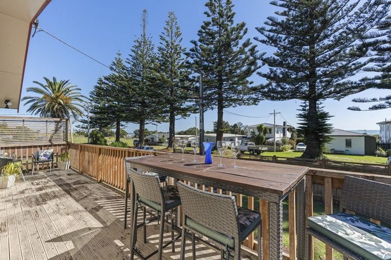 Photo of property in 21 Battiscombe Terrace, Waitara, 4320