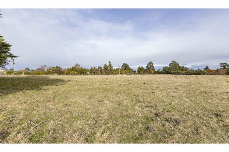 Photo of property in 16 Queen Street, Oxford, 7430