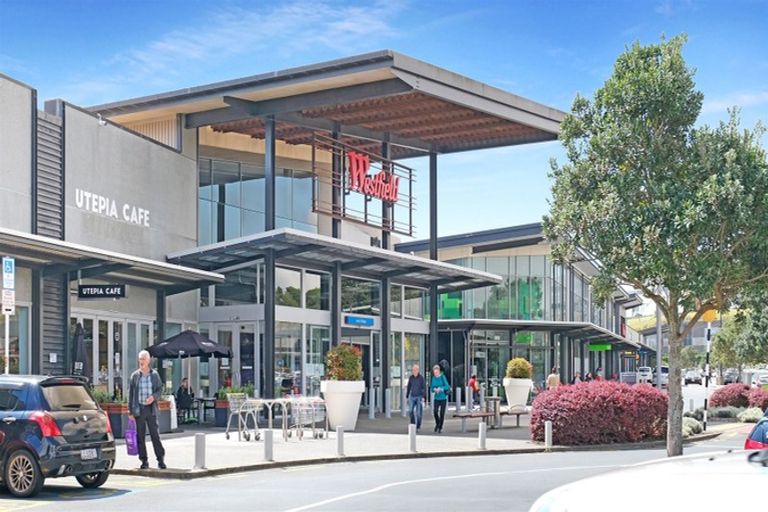 Photo of property in 5 Mulroy Place, Pinehill, Auckland, 0632