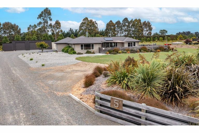 Photo of property in 5 Northside Drive, Waikuku, 7473