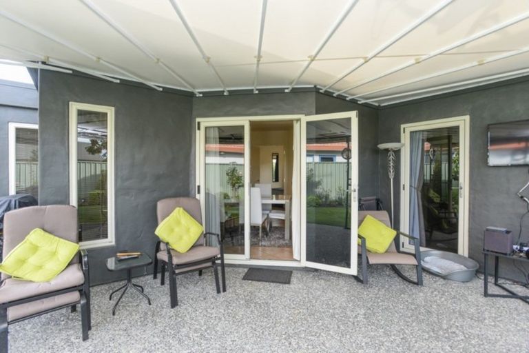 Photo of property in 2 Queens Walk, Taradale, Napier, 4112