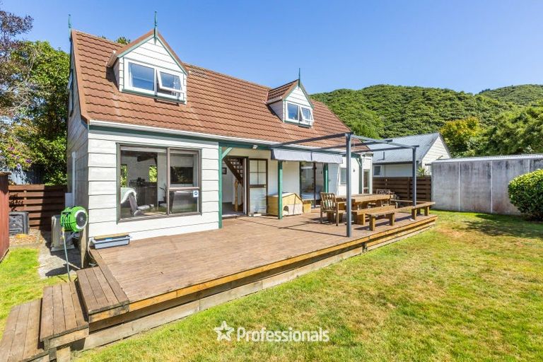 Photo of property in 58 Larchmont Grove, Totara Park, Upper Hutt, 5018