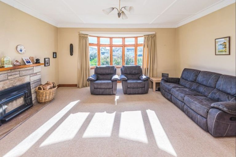 Photo of property in 19 Tarata Street, Saint Johns Hill, Whanganui, 4501