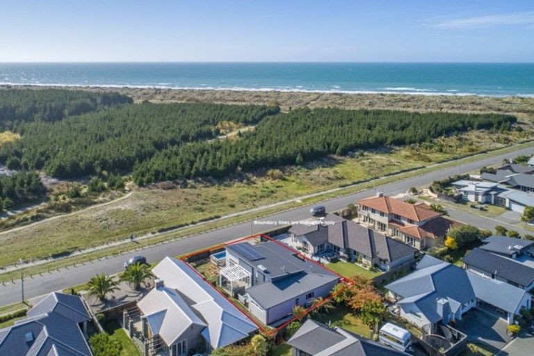 Photo of property in 139 Aston Drive, Waimairi Beach, Christchurch, 8083