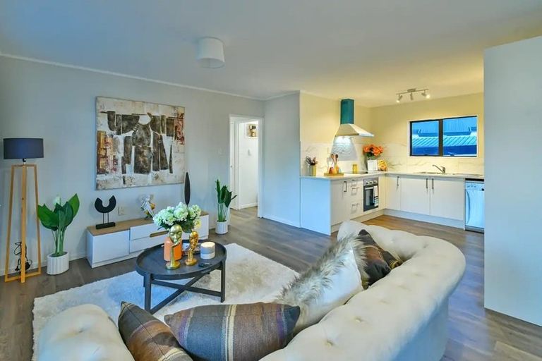 Photo of property in 1/11 Barneys Farm Road, Clendon Park, Auckland, 2103