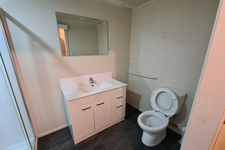 Photo of property in 8a Moera Place, Stanmore Bay, Whangaparaoa, 0932