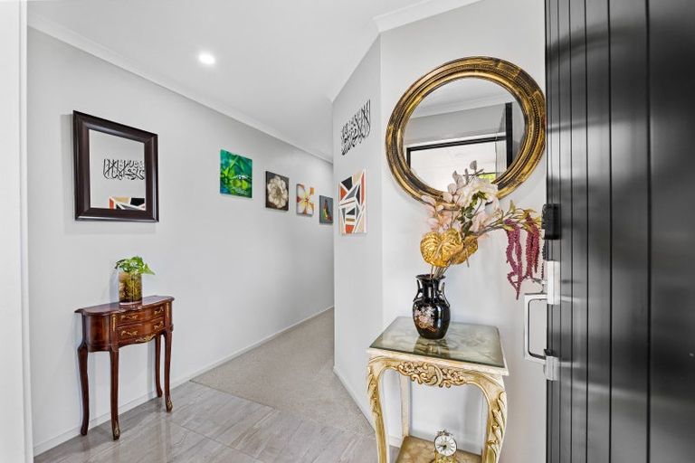 Photo of property in 11 Frederick Place, Whalers Gate, New Plymouth, 4310