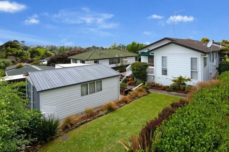 Photo of property in 37 Hassan Drive, Massey, Auckland, 0614