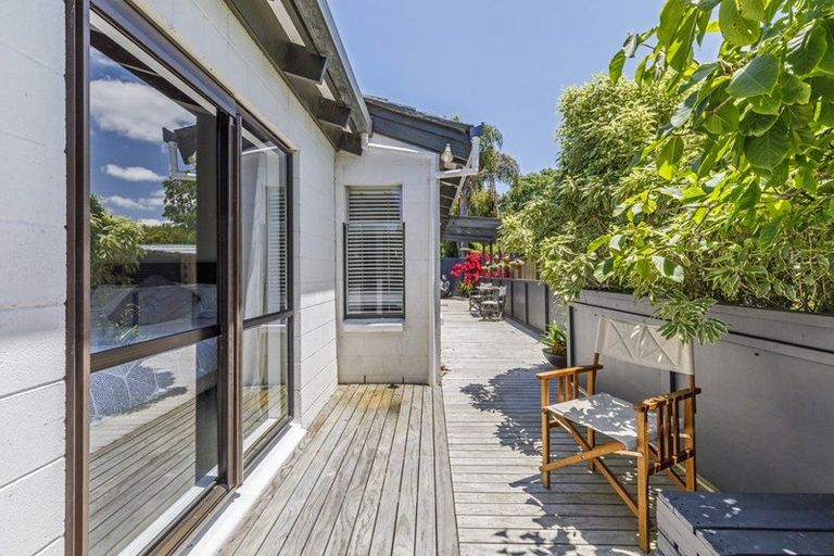 Photo of property in 1/6 Bronwyn Place, Torbay, Auckland, 0630