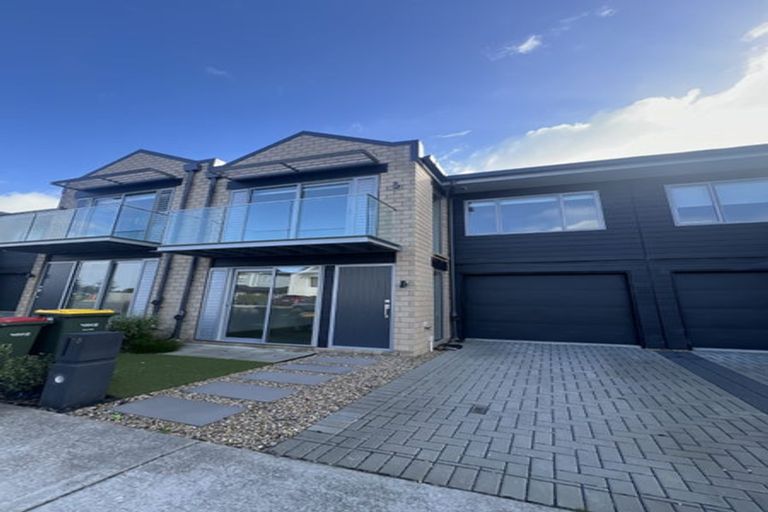 Photo of property in 9 Gunn Way, Hobsonville, Auckland, 0616