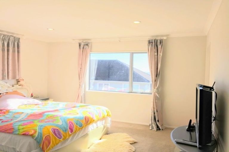 Photo of property in 116c Royal Road, Massey, Auckland, 0614