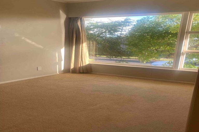 Photo of property in 25 Ellesmere Crescent, Pakuranga Heights, Auckland, 2010