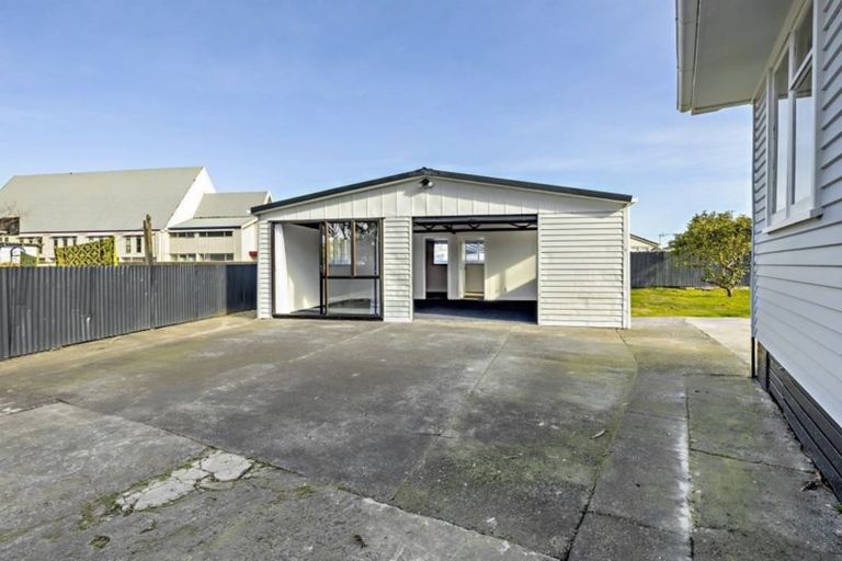 Photo of property in 34 Lavinia Crescent, Mangere East, Auckland, 2024