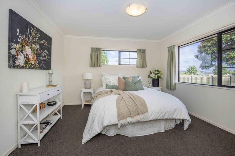 Photo of property in 11 Greenough Place, Rototuna, Hamilton, 3210