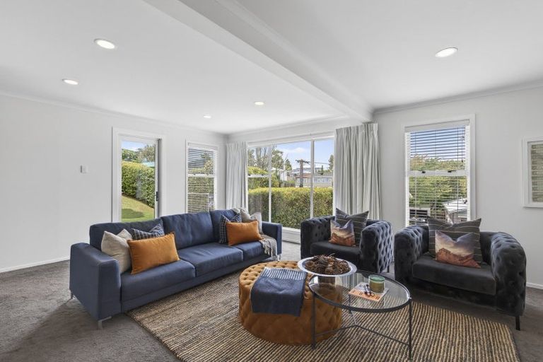 Photo of property in 5 Whitby Place, Westown, New Plymouth, 4310