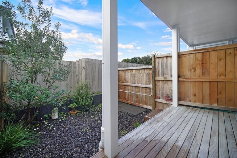 Photo of property in 12d Shamrock Lane, Te Atatu Peninsula, Auckland, 0610