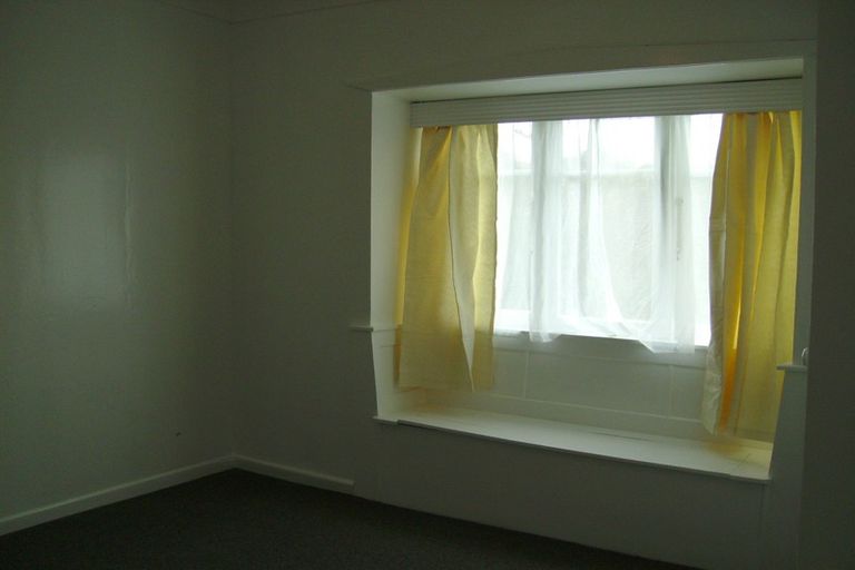 Photo of property in 2/12 Hinekohu Street, New Lynn, Auckland, 0600