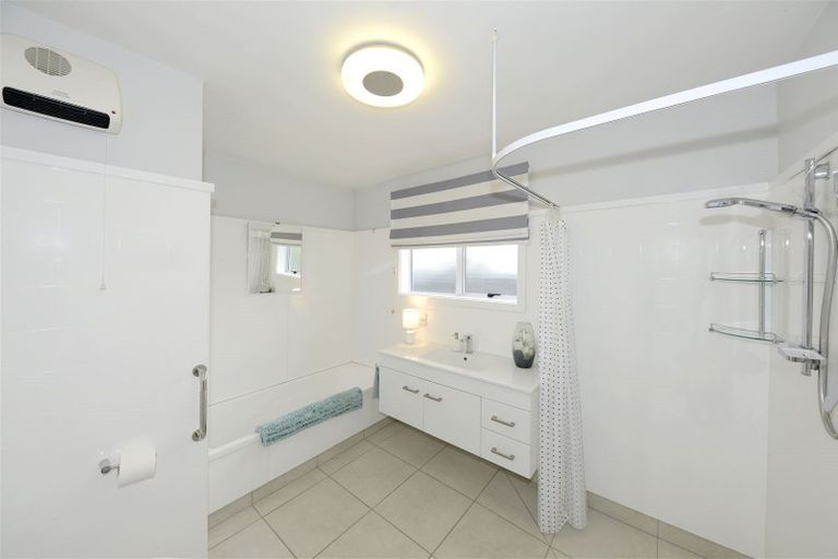 Photo of property in 5b Memorial Avenue, Ilam, Christchurch, 8053