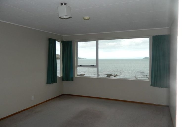 Photo of property in 33 Sunset Parade, Plimmerton, Porirua, 5026