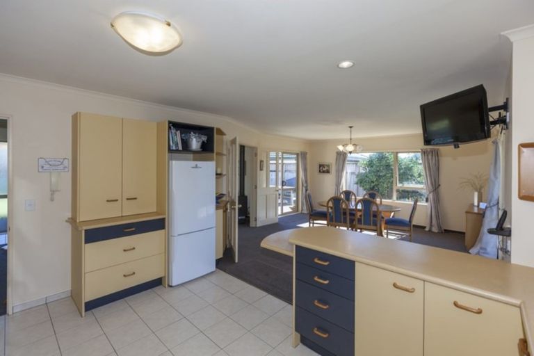 Photo of property in 83 Guildford Drive, Paraparaumu, 5032