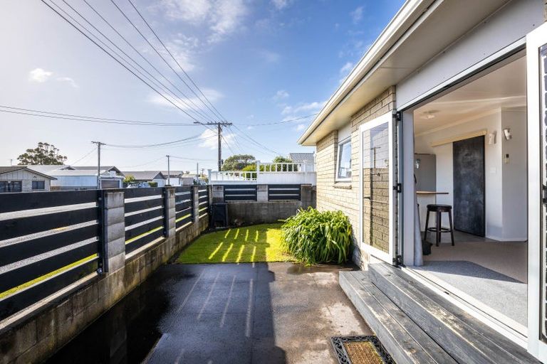 Photo of property in 3/10 Karamu Street, Strandon, New Plymouth, 4312