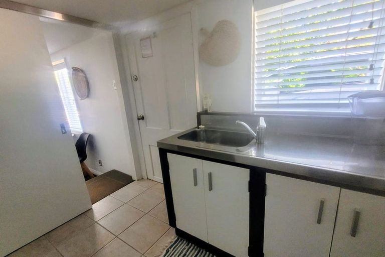 Photo of property in 7 Pah Road, Cockle Bay, Auckland, 2014