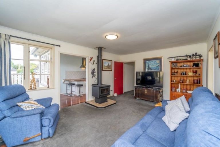 Photo of property in 2 Kent Street, Carterton, 5713