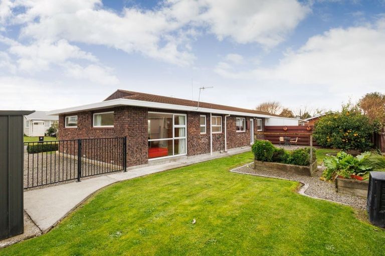 Photo of property in 2 Wharite Place, Awapuni, Palmerston North, 4412