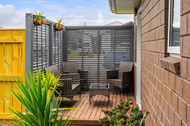 Photo of property in 1 Routhan Way, Carterton, 5713