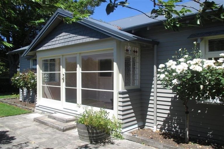 Photo of property in 38 Martin Avenue, Beckenham, Christchurch, 8023