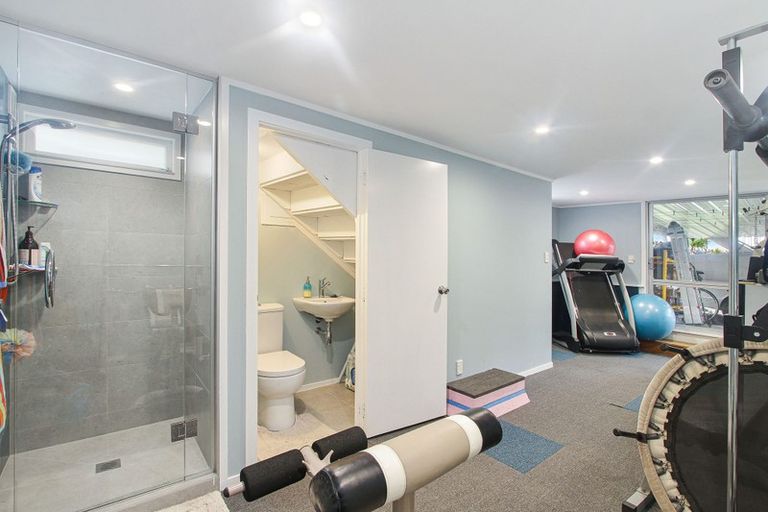 Photo of property in 37 Derwent Crescent, Titirangi, Auckland, 0604