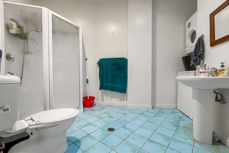 Photo of property in Endeavour Apartments, 16/125 Thorndon Quay, Pipitea, Wellington, 6011