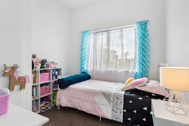 Photo of property in 16 Ranch Avenue, Beach Haven, Auckland, 0626