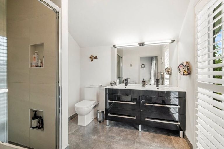 Photo of property in 70 Chesham Avenue, Waipahihi, Taupo, 3330