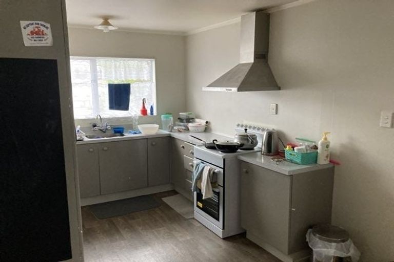 Photo of property in 5 Meadowvale Rise, Titirangi, Auckland, 0604