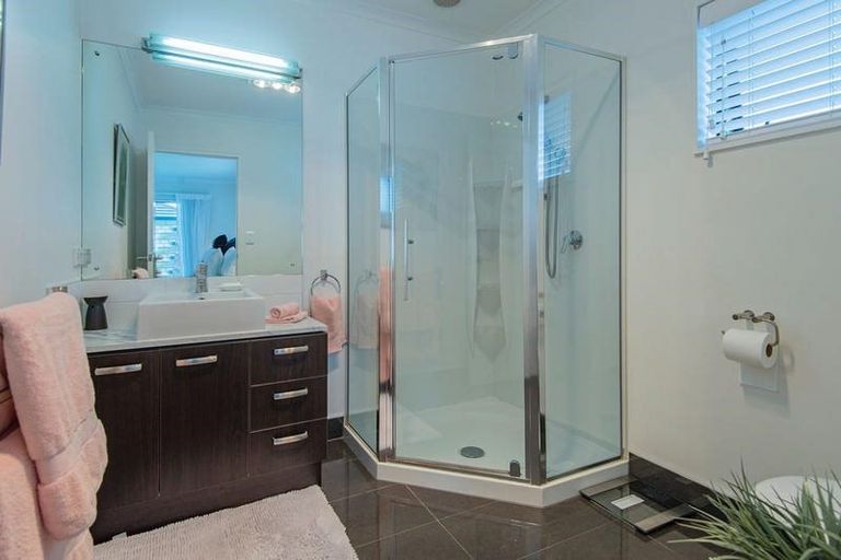 Photo of property in 8 Stace Hopper Drive, One Tree Point, 0118