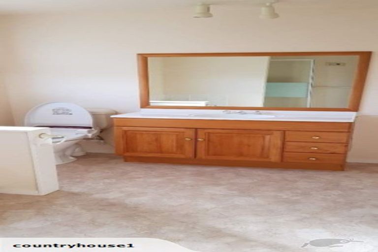 Photo of property in 12 Pikitanga Close, Tawa, Wellington, 5028