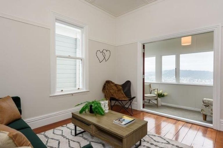 Photo of property in 57 Central Terrace, Kelburn, Wellington, 6012