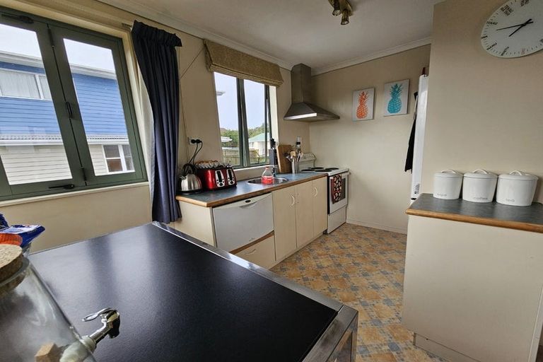 Photo of property in 2 Park Avenue, Titahi Bay, Porirua, 5022