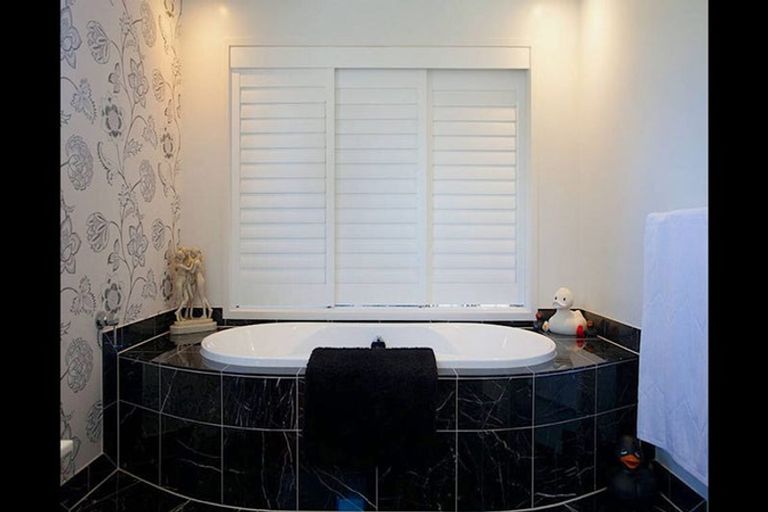 Photo of property in 1420 Whangaparaoa Road, Army Bay, Whangaparaoa, 0930