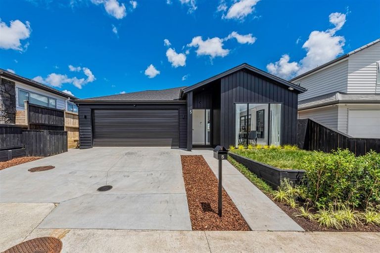 Photo of property in 5 Waipana Street, Hobsonville, Auckland, 0618