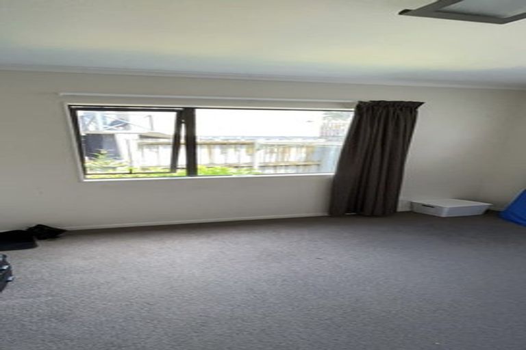 Photo of property in 24 Tamahere Drive, Glenfield, Auckland, 0629