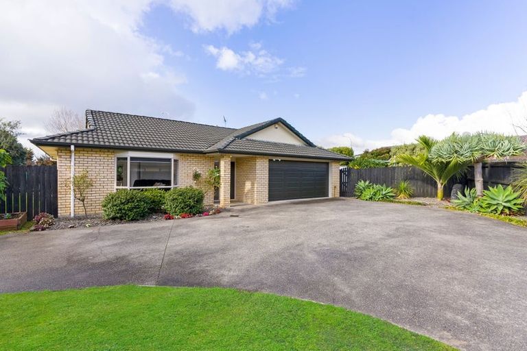 Photo of property in 12 Beverage Place, Rosehill, Papakura, 2113