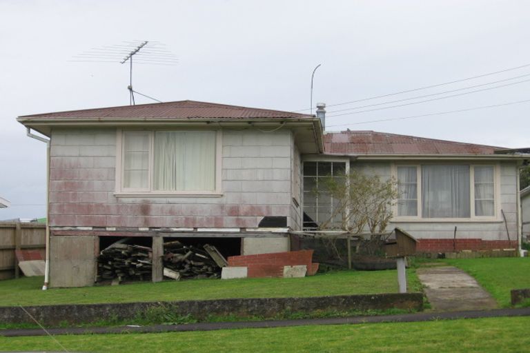 Photo of property in 38 Karaka Street, Helensville, 0800