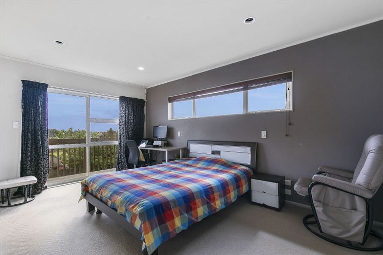 Photo of property in 92 Sunset Road, Unsworth Heights, Auckland, 0632